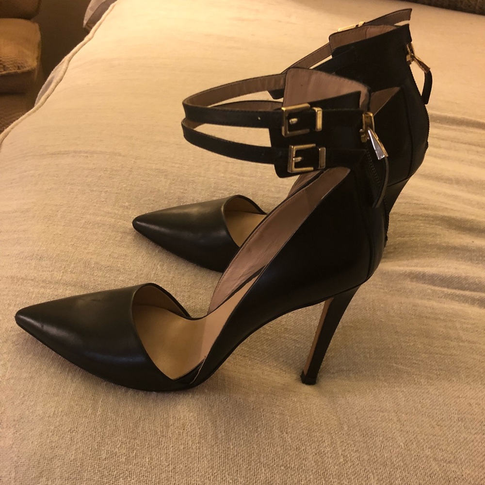 Guess sz 6/6-1/2 heels